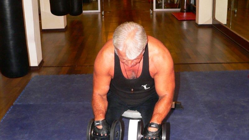 Seated Dumbbell Reverse Wrist Curl